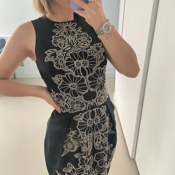 Nicole Miller Sleeveless Embroidered Floral Sheath Dress Black 4 - Picture 4 of 8